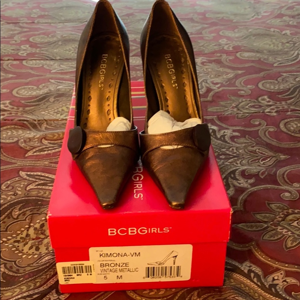 Bronze BCBG Pump in size 5